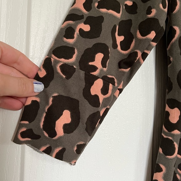 🇨🇦 Dotty Leopard and lace baseball t size xs -Toronto label - Picture 3 of 10